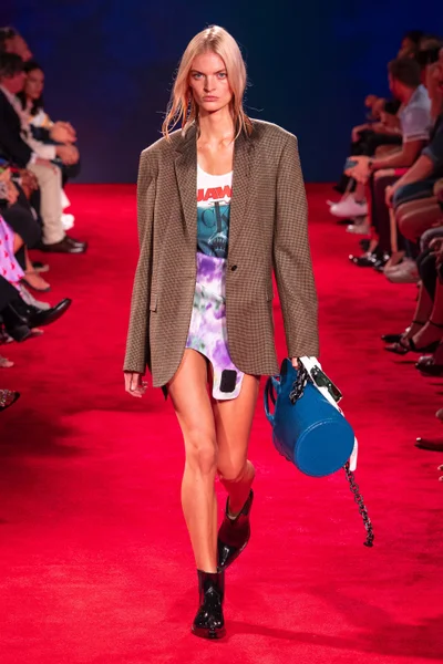 Look 3